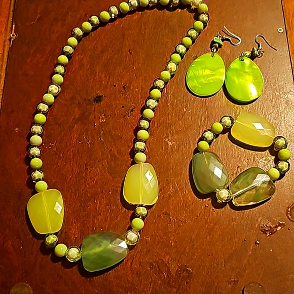3pc Designer Jewel Set, Necklace, Bracelet, Earrings, Glass/Stone/Plastic Beads - Picture 8 of 8